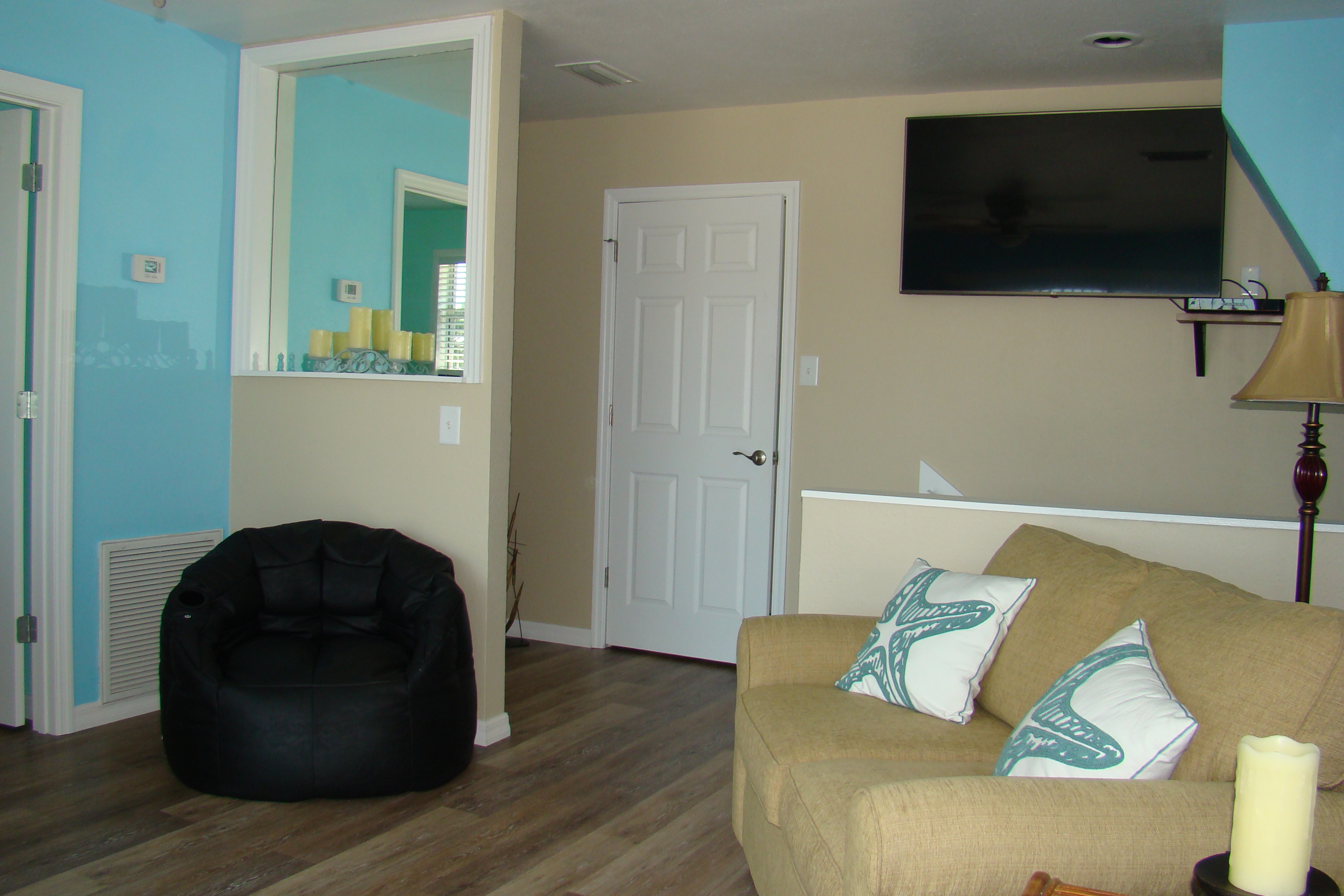 TV and living area View - Florida Vacation Rentals - Horseshoe Beach Real Estate - Tammy Bryan